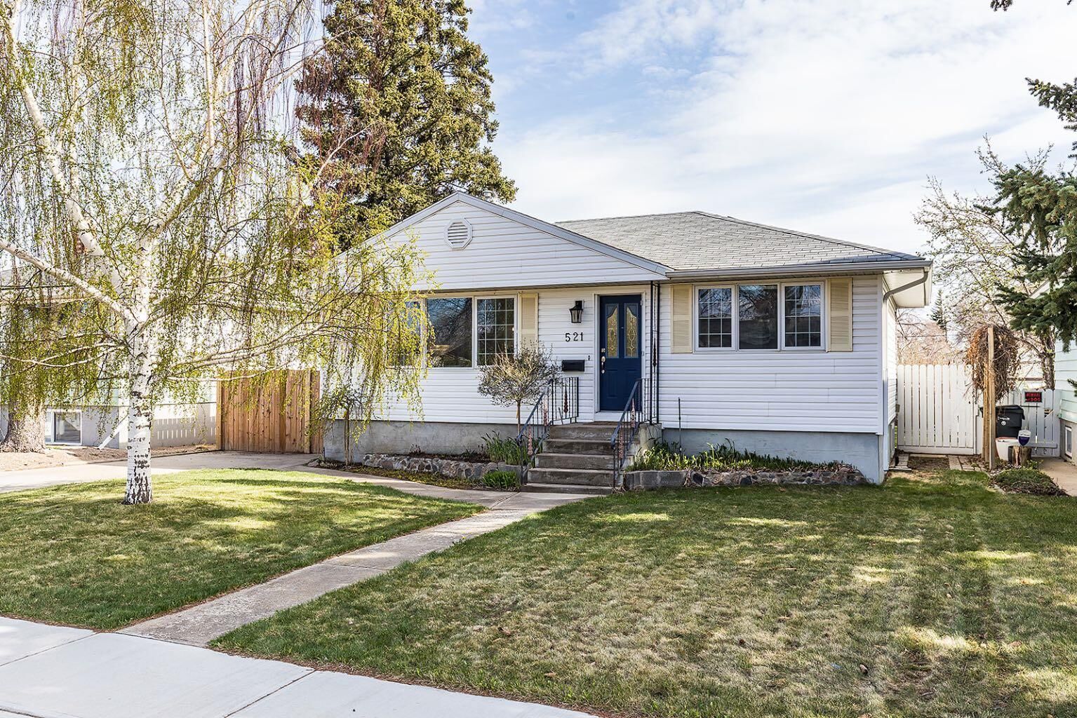 Property Photo:  521 9 Street SW  AB T1A 4P4 