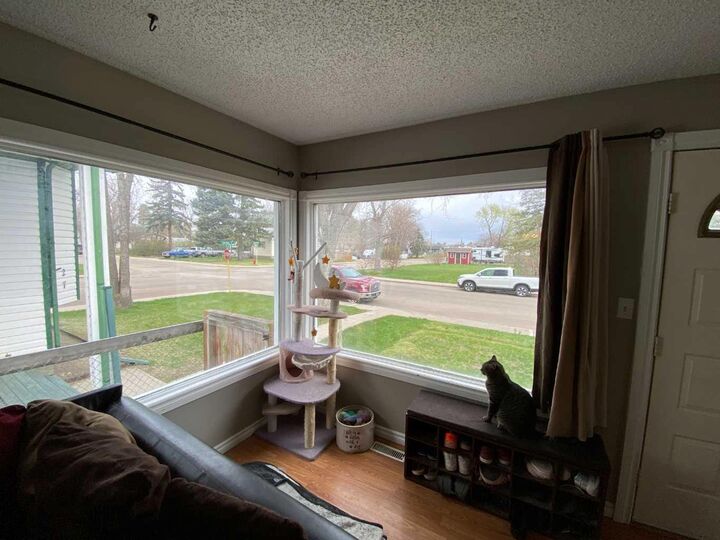 Property Photo:  23 Pine Avenue W  AB T1A 0A1 