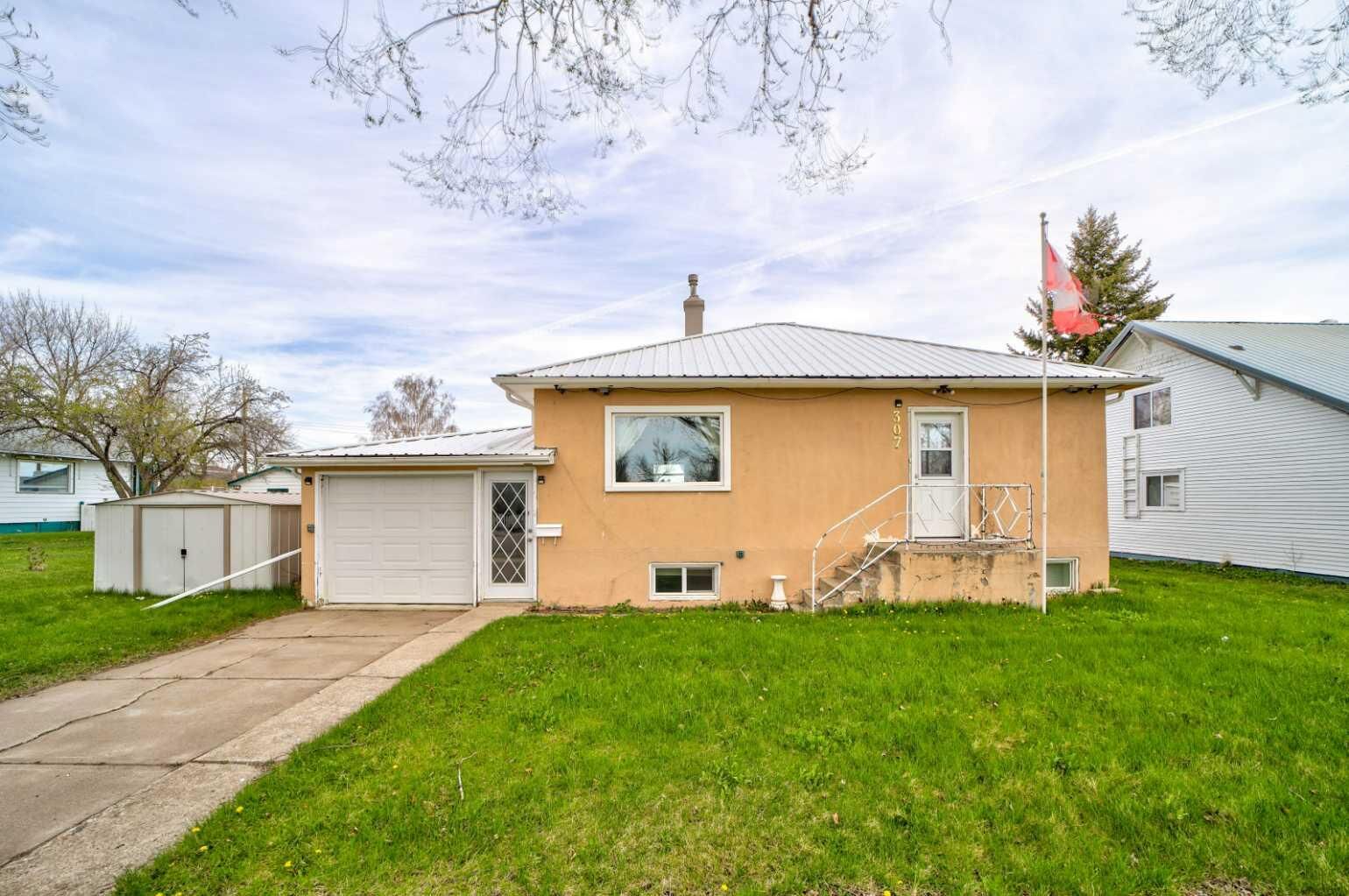 Property Photo:  307 Grey Street  AB T0L 1A0 