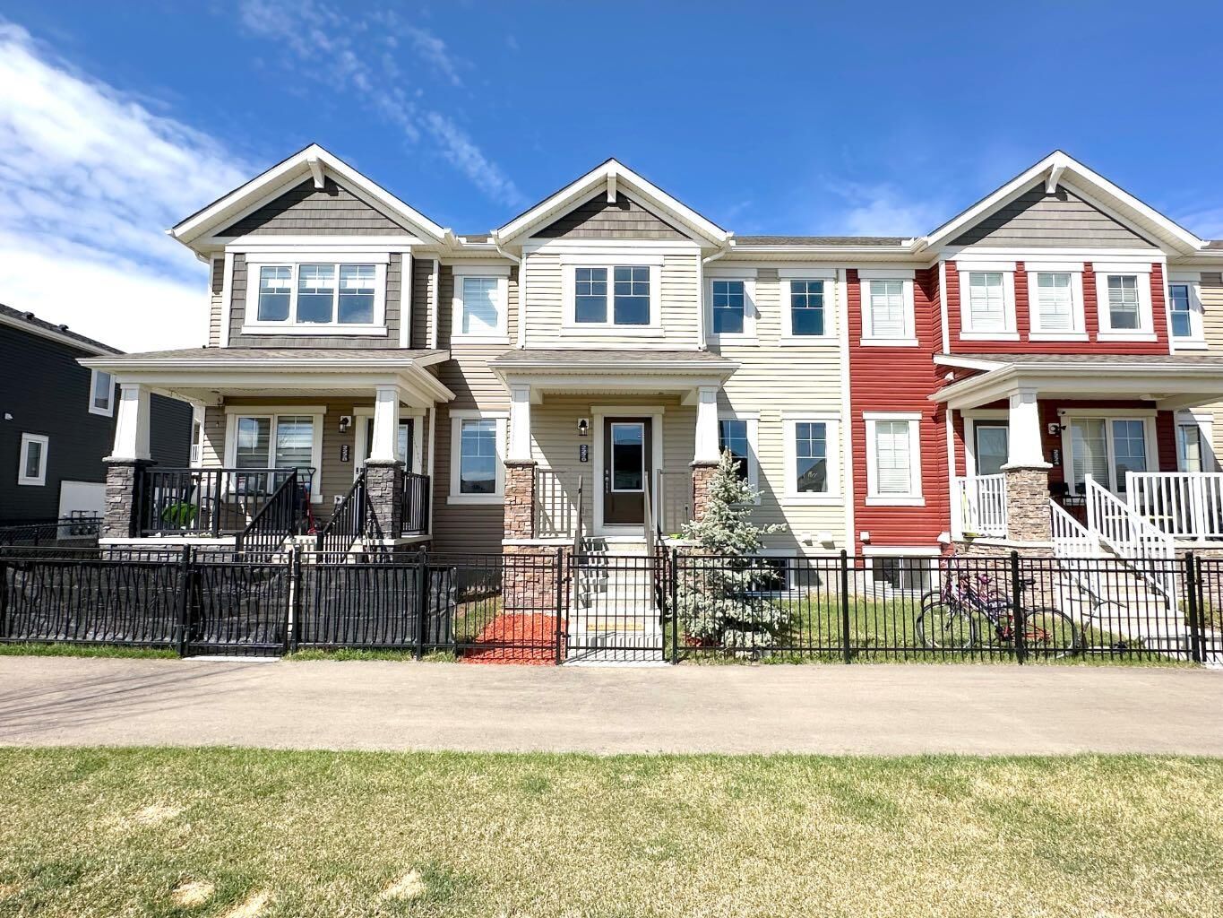 Property Photo:  2226 Windbury Greenway SW  AB T4B 5L2 