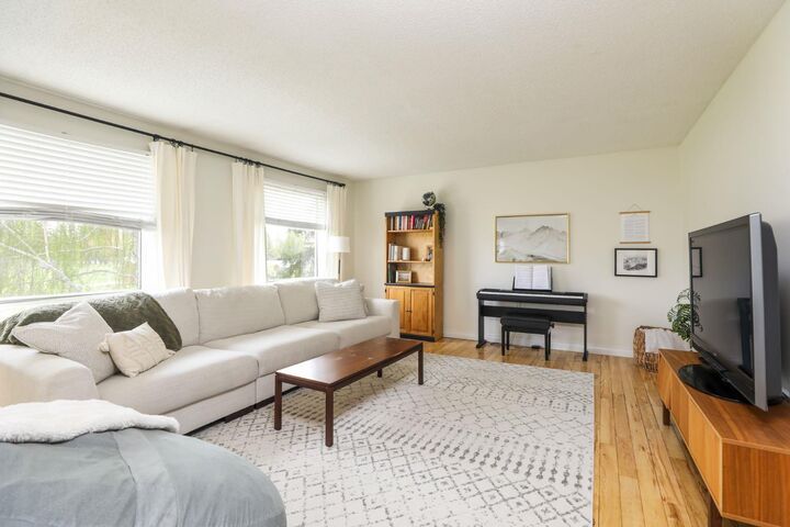 Property Photo:  264 S 3 Street W  AB T0K 1J0 