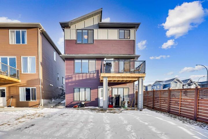 Property Photo:  210 Lucas Close NW  AB T3P 1Z4 