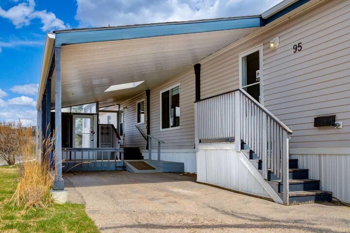 Property Photo:  99 Arbour Lake Road NW 95  AB T3G 4E4 