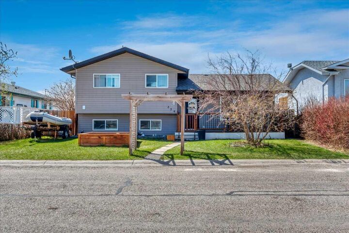 Property Photo:  334 Lausen Place  AB T0J 0M0 