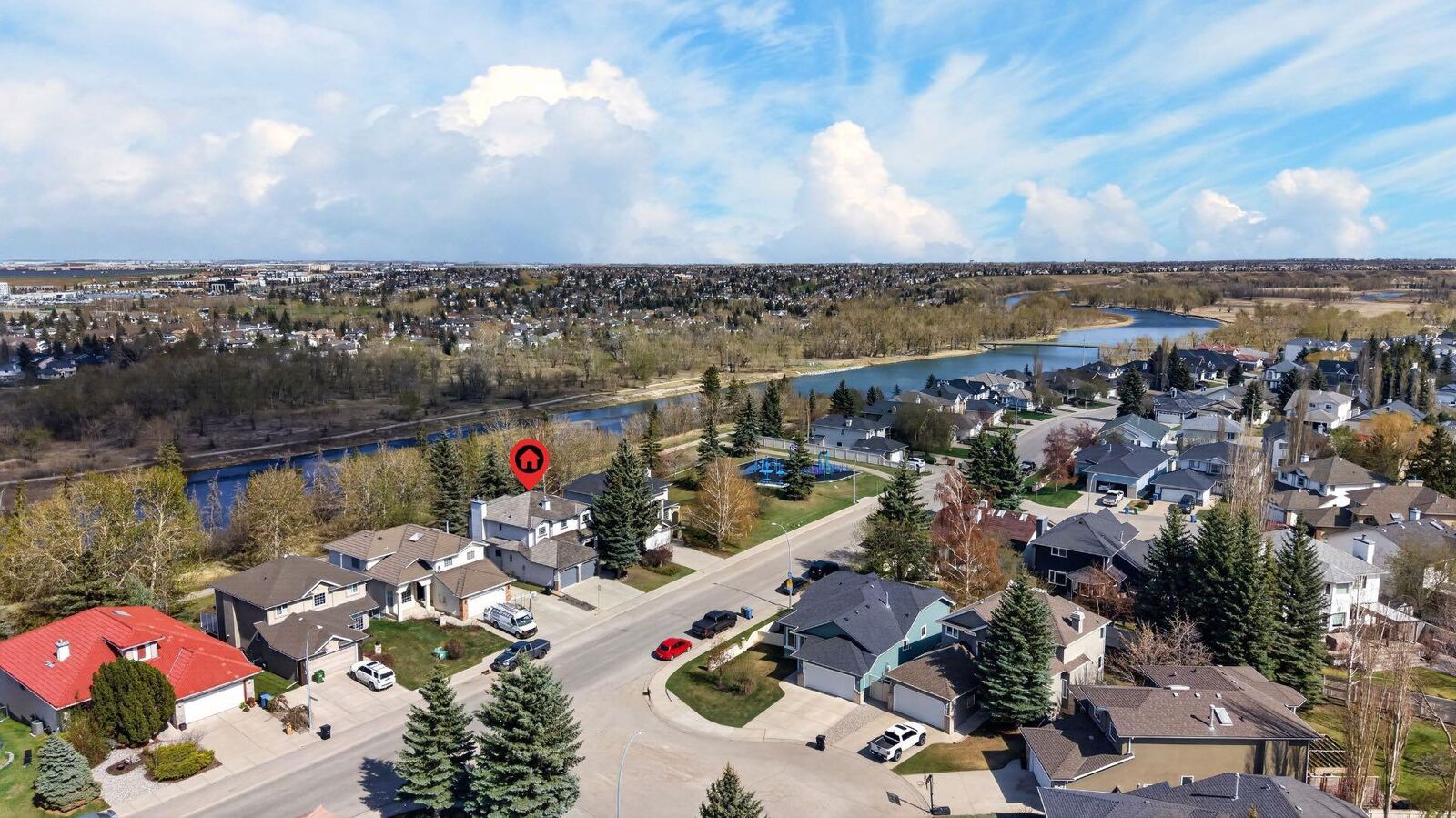 Property Photo:  222 Diamond Drive SE  AB T2J 7C8 