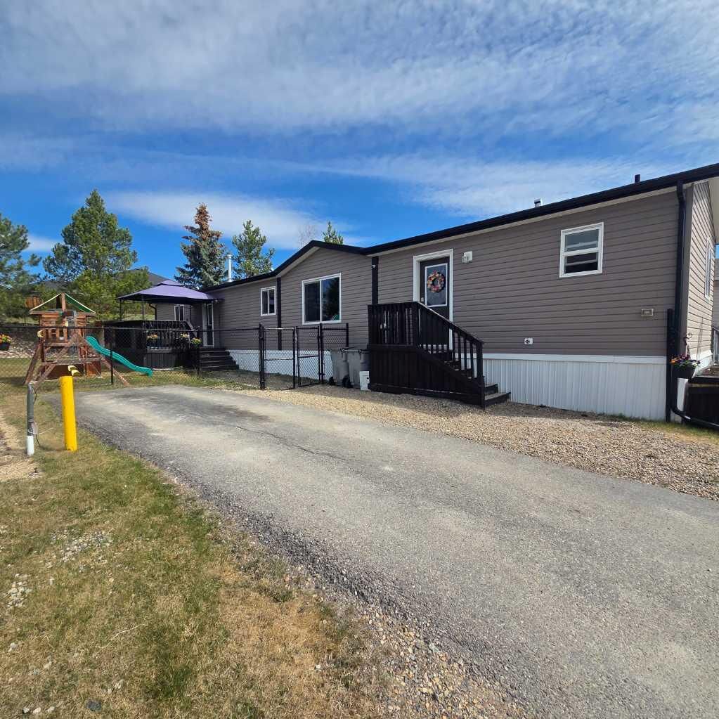 Property Photo:  851 63 Street 14  AB T7E 0A2 
