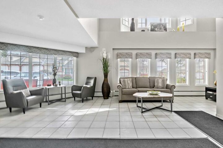 Property Photo:  2206 Sienna Park Green SW 2206  AB T3H 3N7 