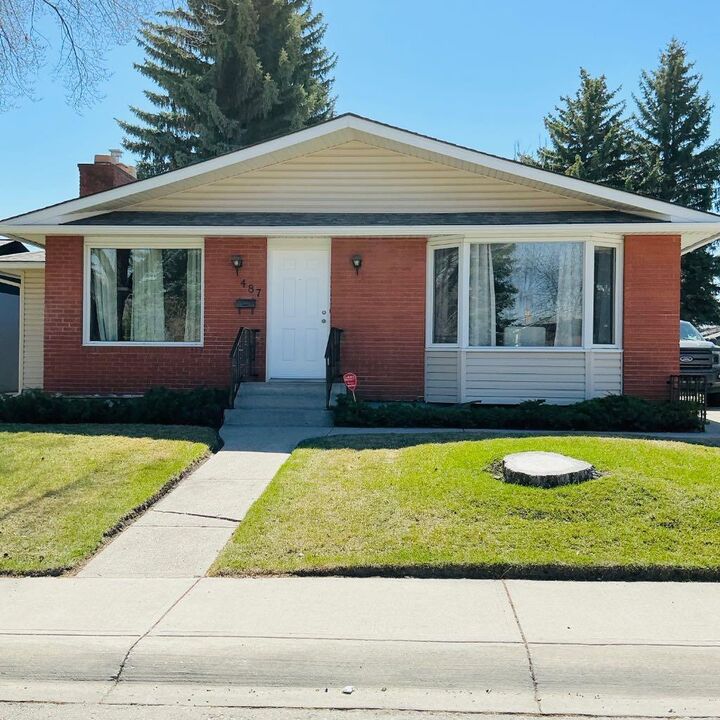 Property Photo:  487 Arlington Drive SE  AB T2H 1S4 
