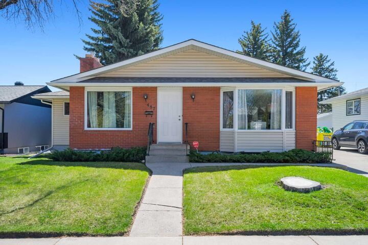 Property Photo:  487 Arlington Drive SE  AB T2H 1S4 