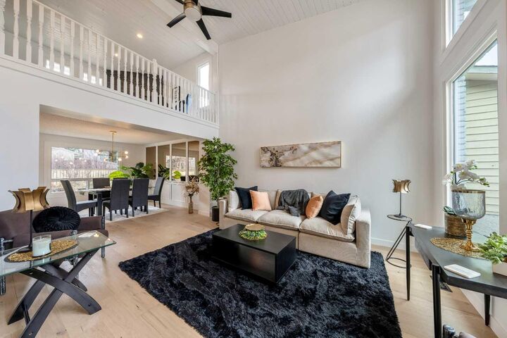 Property Photo:  40 Edforth Road NW  AB T3A 3V7 