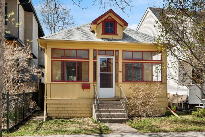 Property Photo:  909 5 Street NW  AB T2N 1R3 
