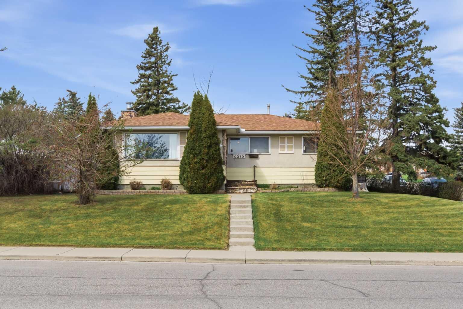 Property Photo:  6215 Thorncliffe Drive NW  AB T2K 3A6 