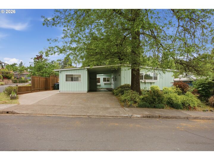 Property Photo:  105 E 39th Ave  OR 97405 