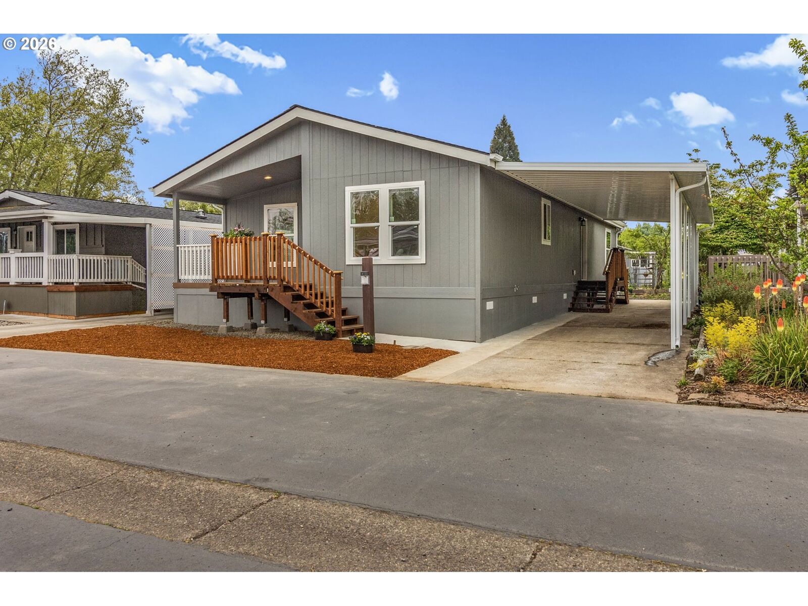 Property Photo:  1400 Candlelight Dr 209  OR 97402 