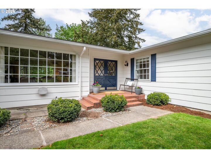 Property Photo: 303 E Cedar Ln WA 98632