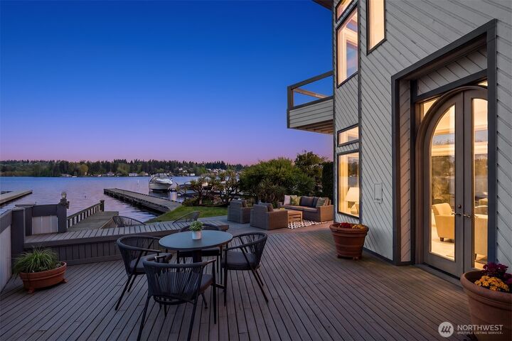 Property Photo:  8503 NE Juanita Drive  WA 98034 