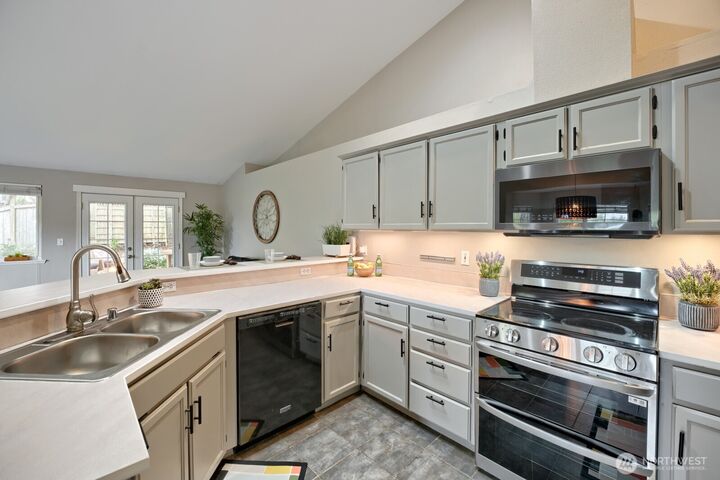 Property Photo:  25920  202nd Avenue SE  WA 98042 