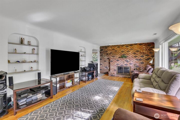 Property Photo:  602 N 16th Avenue  WA 98626 