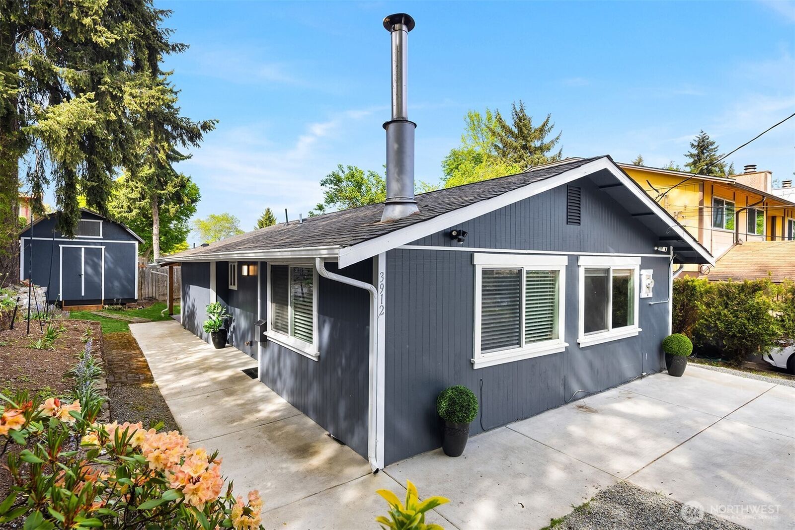 Property Photo: 3912 S Orcas Street WA 98118