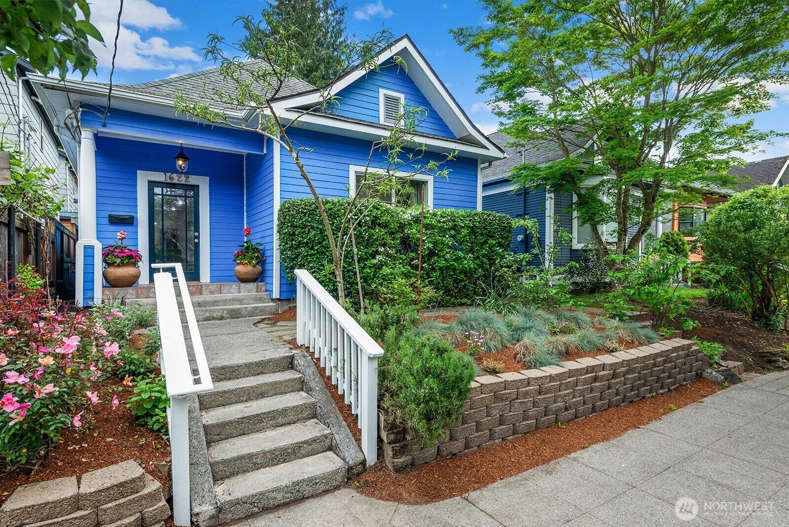 Property Photo:  1622  22nd Avenue  WA 98122 