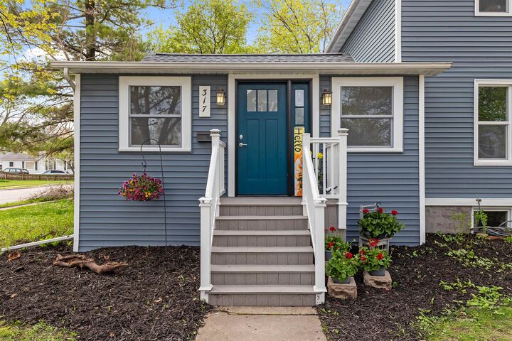 Property Photo:  317 Hewitt Street  WI 54956 