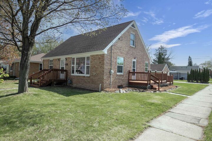 Property Photo:  1621 11th Avenue  WI 54304-3614 