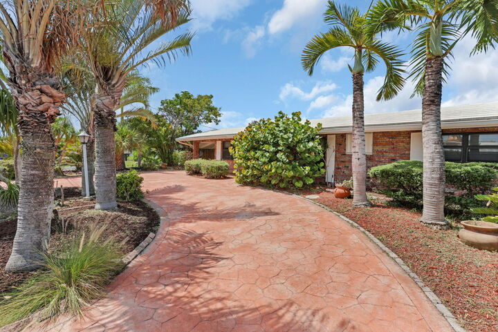 Property Photo:  1701 NE 63rd Court  FL 33334 