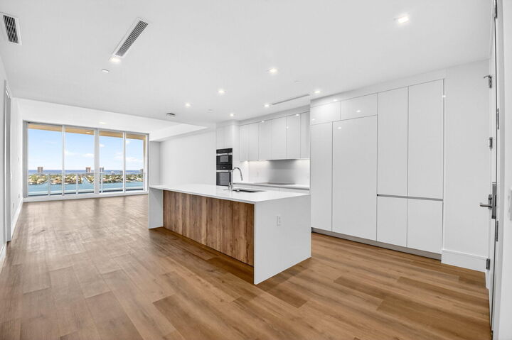 Property Photo:  220 Lake Shore Drive 1808  FL 33403 