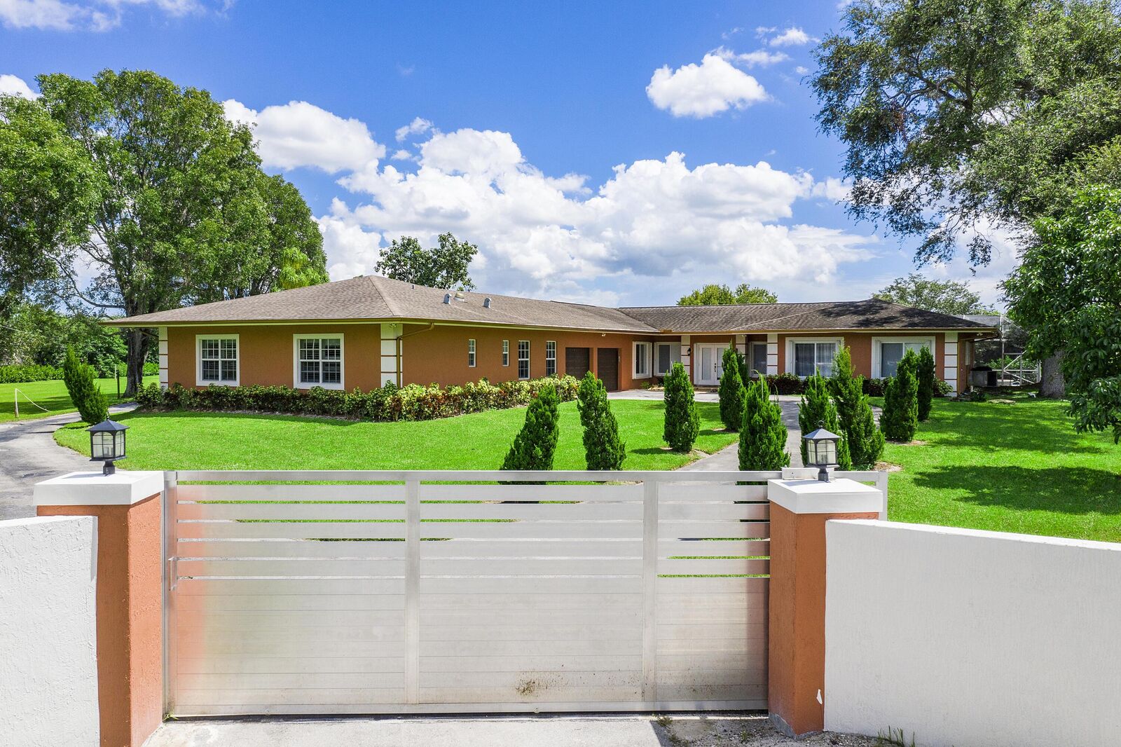 Property Photo:  7600 NW 82nd Terrace  FL 33067 