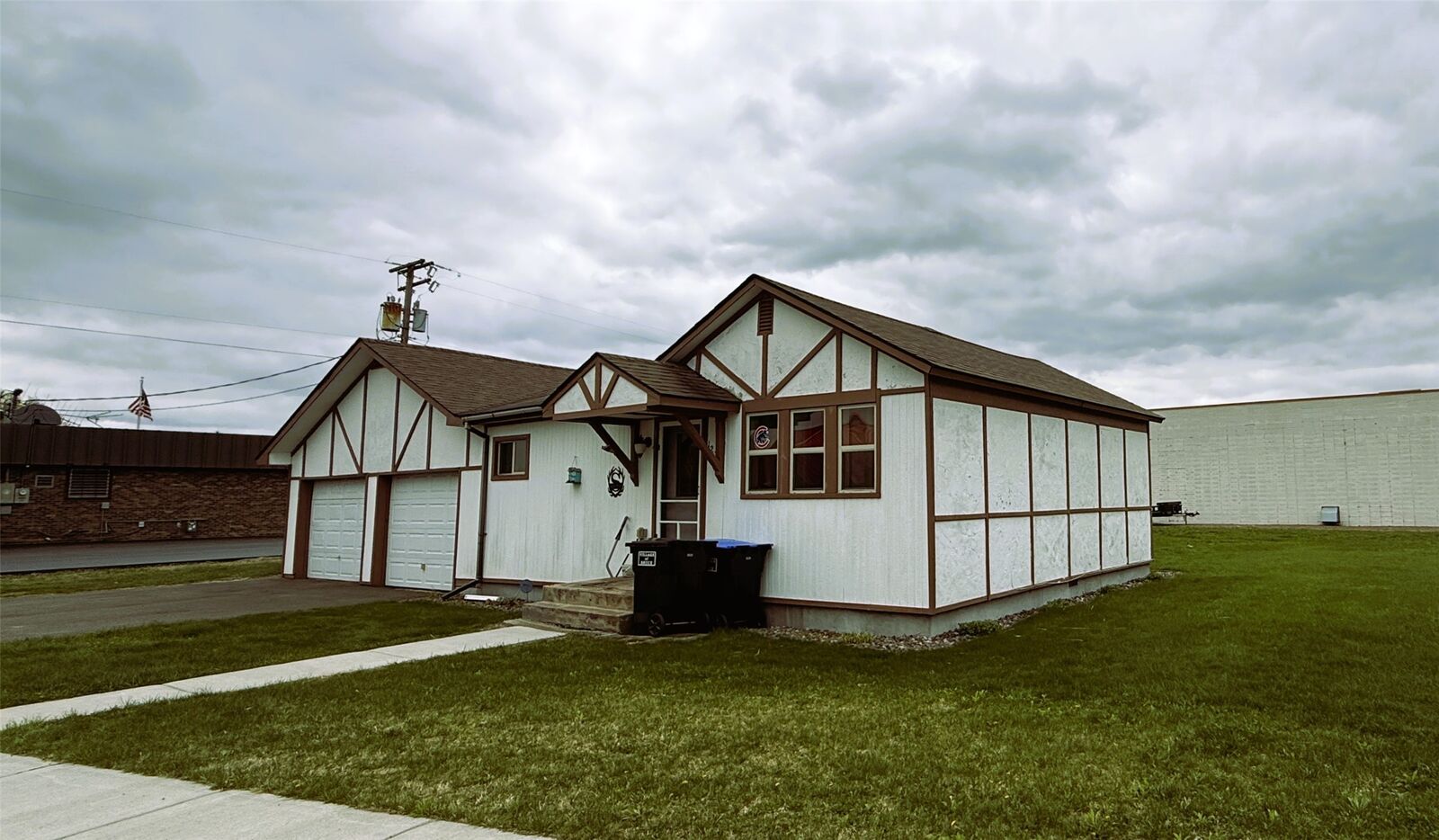 Property Photo:  123 W River Avenue  WI 54819 