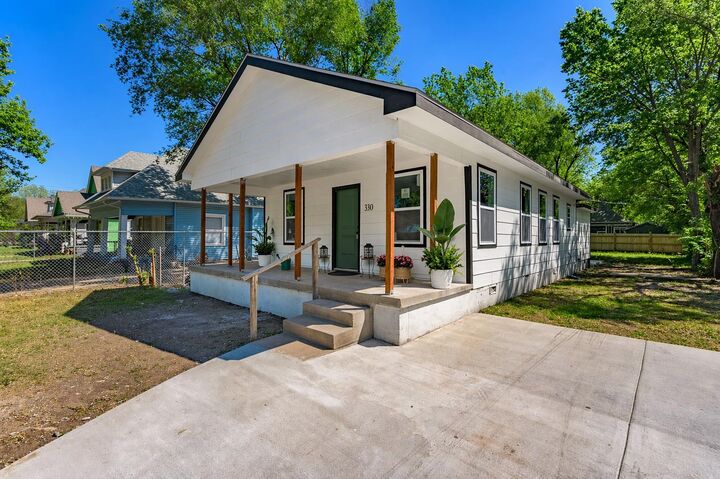 Property Photo:  330 N Ash St  KS 67214-4327 