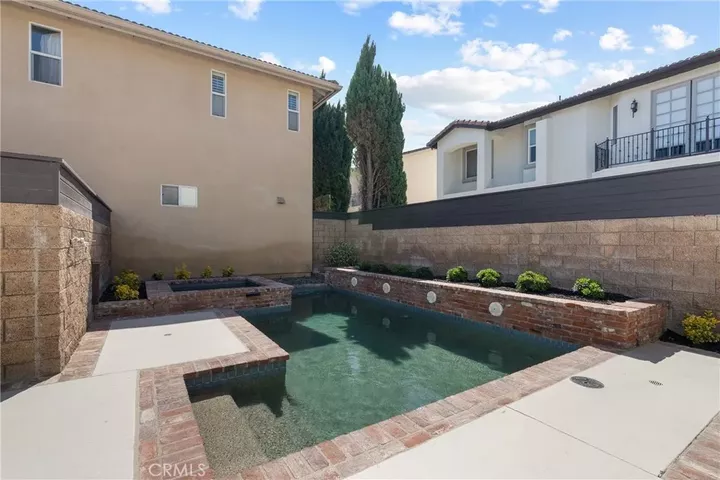 Property Photo:  267 Mesa Dr  CA 92627 