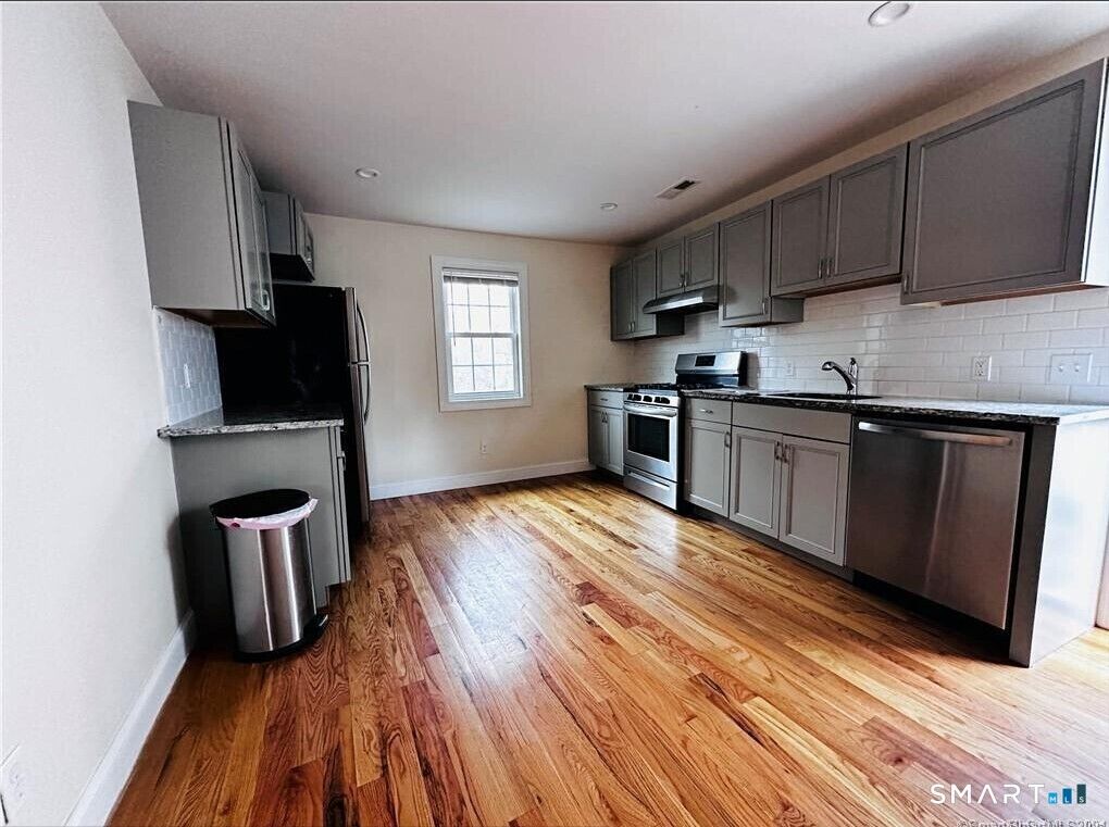 Property Photo:  31 Brainerd Road 2  CT 06405 