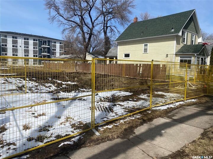 Property Photo:  718 Lansdowne Avenue  SK S7N 1E5 