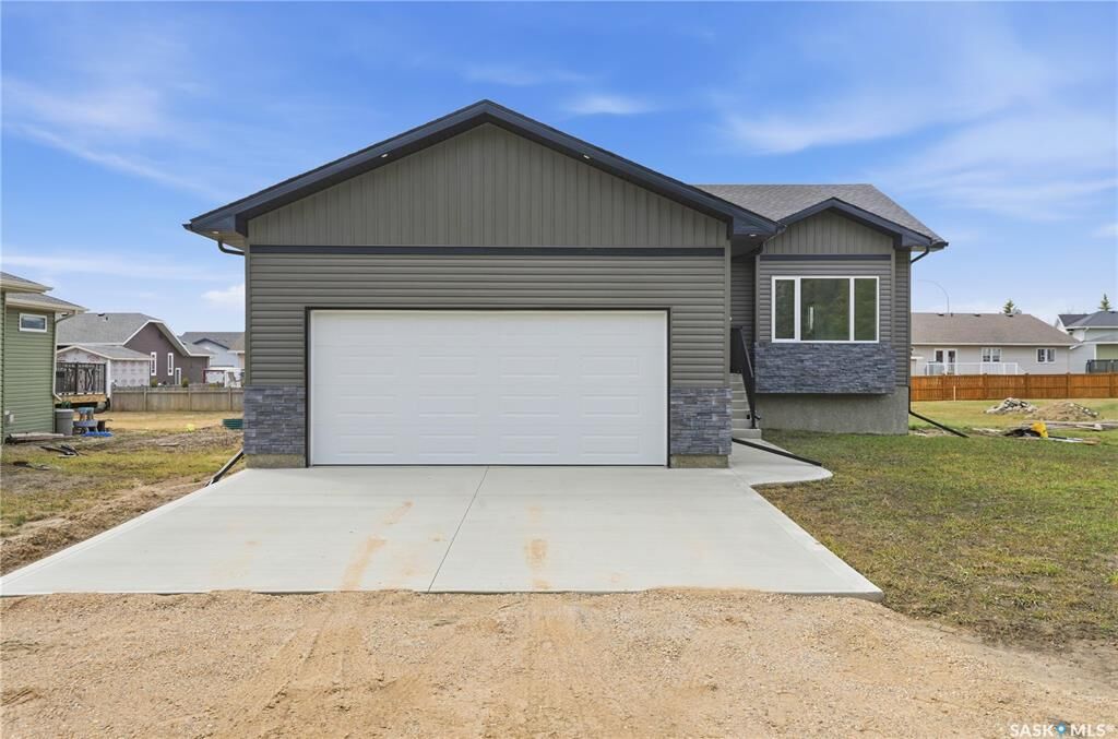 Photo de la propriété:  208 2nd Street S  SK S0K 4R0 