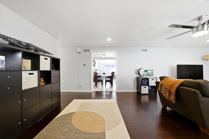 Property Photo:  1323 Cottonwood Dr  WA 99354 