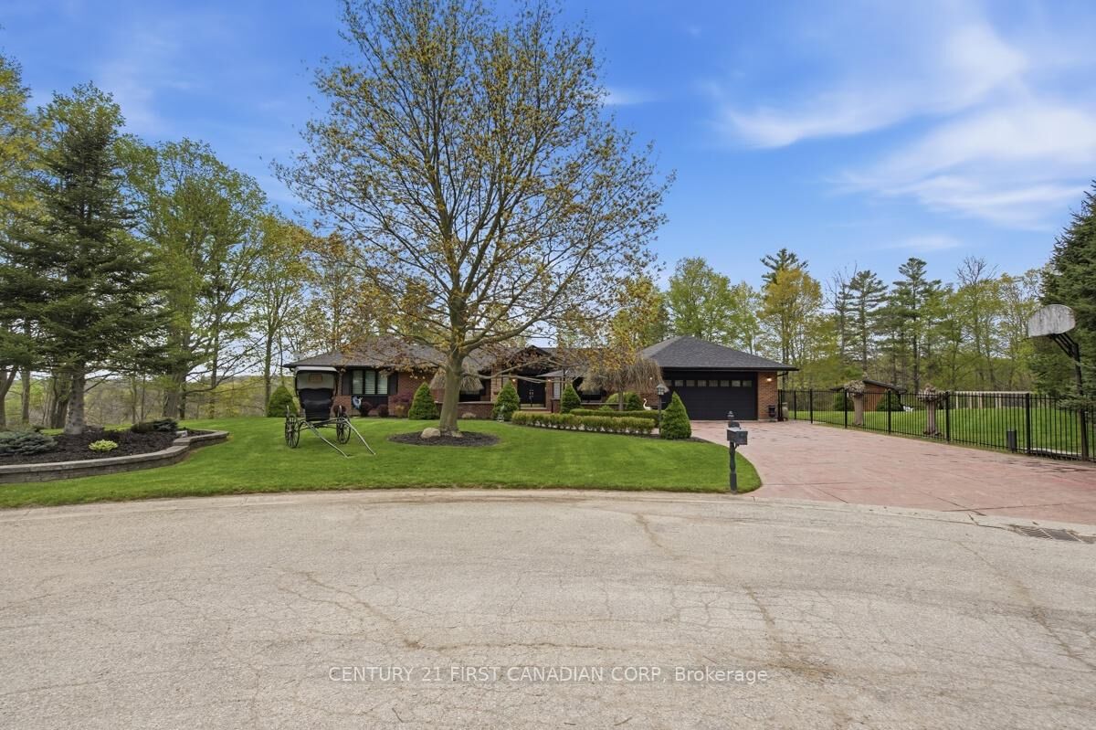 Property Photo:  2314 Lime Kiln Drive  ON N6K 4P6 