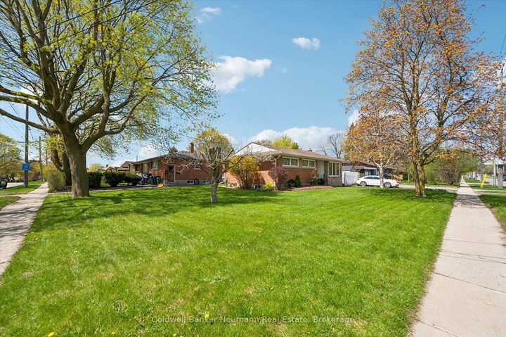 Property Photo:  92 Victoria Road N  ON N1E 5H2 