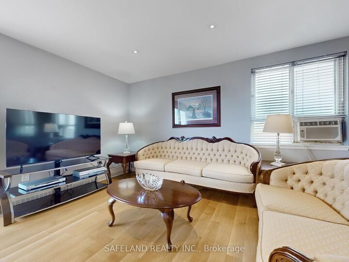 Property Photo:  1101 Pharmacy Avenue 505  ON M1R 2H2 