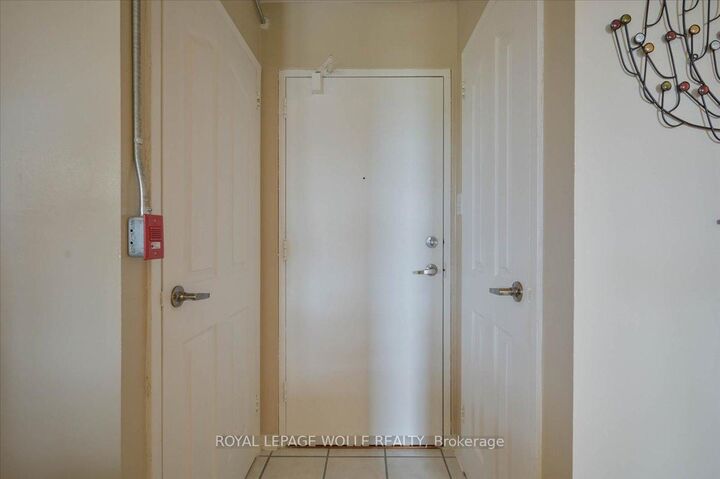 Property Photo: 1100 Courtland Avenue E 407 ON N2C 2H9