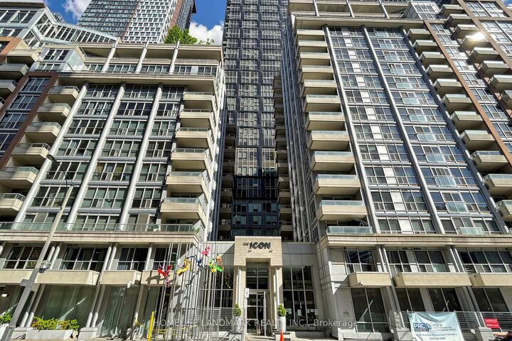 270 Wellington Street W 1124 — photo 1
