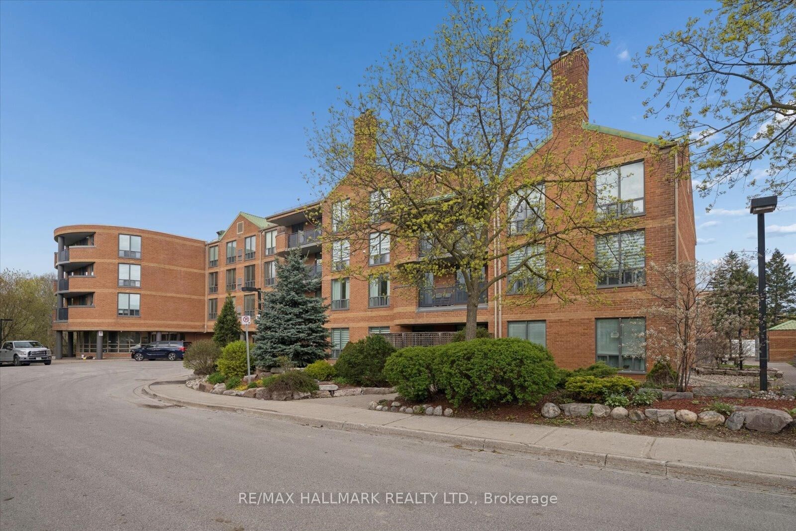 Property Photo: 30 Wilson Street 302 ON L3P 1N1