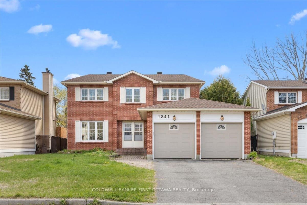Property Photo:  1841 Thistleleaf Crescent  ON K1C 5W8 