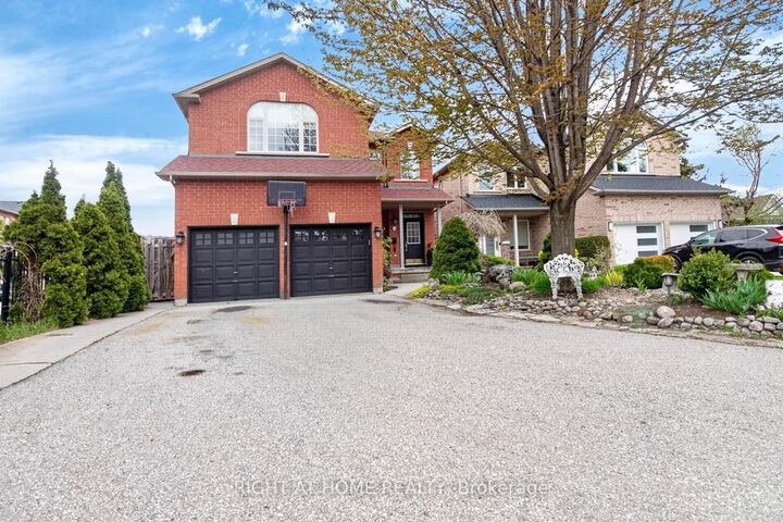 Property Photo: 5956 Rayshaw Crescent ON L5M 2P2