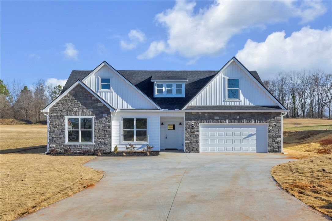 Property Photo:  2009 Aberdeen Lane  SC 29691 