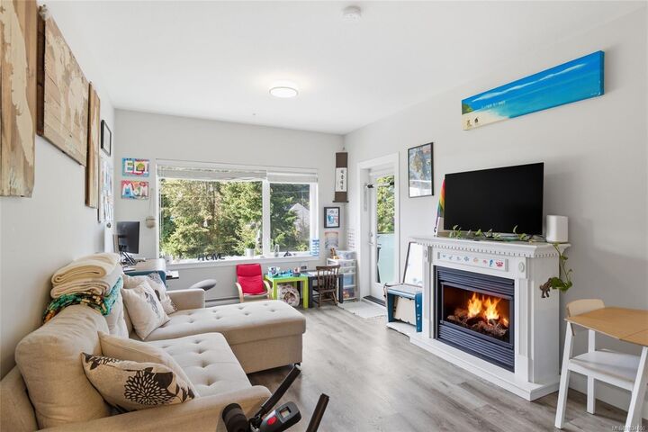 Property Photo:  20 Barsby Ave 308  BC V9R 0K4 