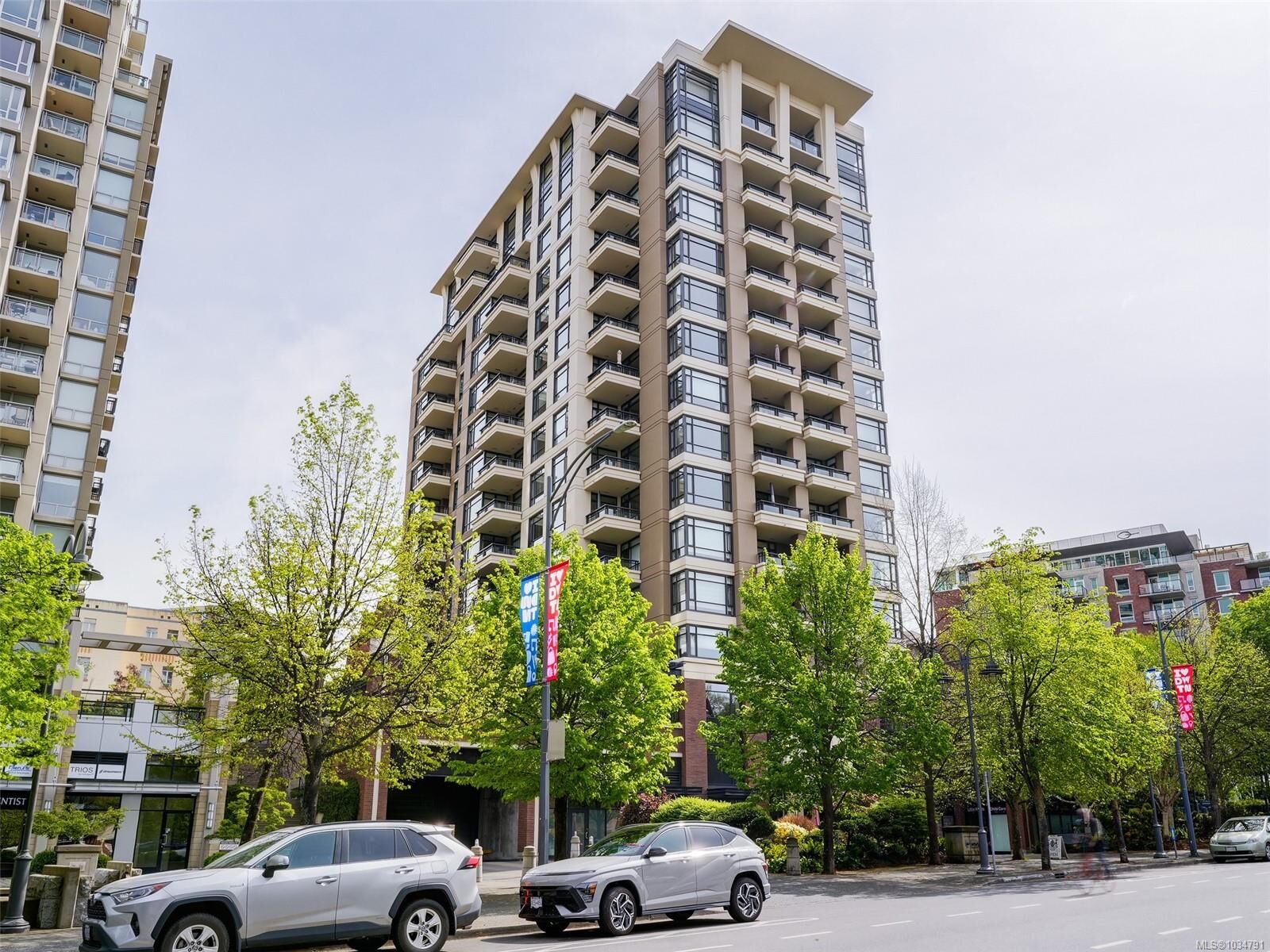 Property Photo:  788 Humboldt St 1203  BC V8W 4A2 