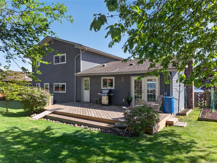 Property Photo:  450 McLean St S  BC V9W 5W1 