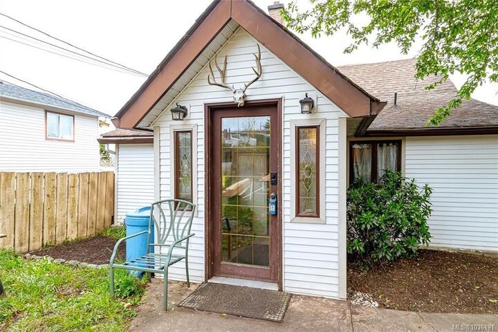 Property Photo:  451 Irwin St  BC V9R 4X9 