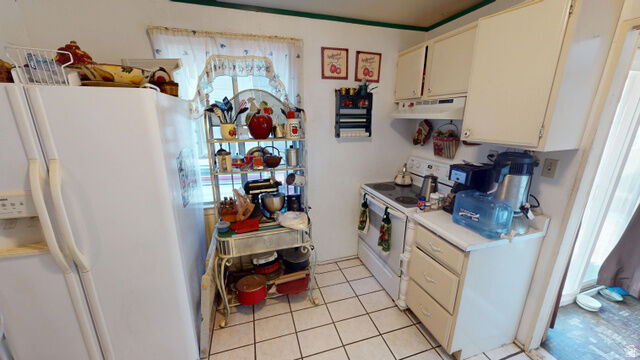 Property Photo: 140 E Carson Ave S UT 84520
